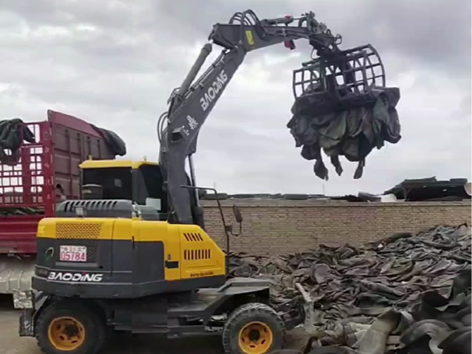 寶鼎抓木機在裝卸輪胎領(lǐng)域的應用